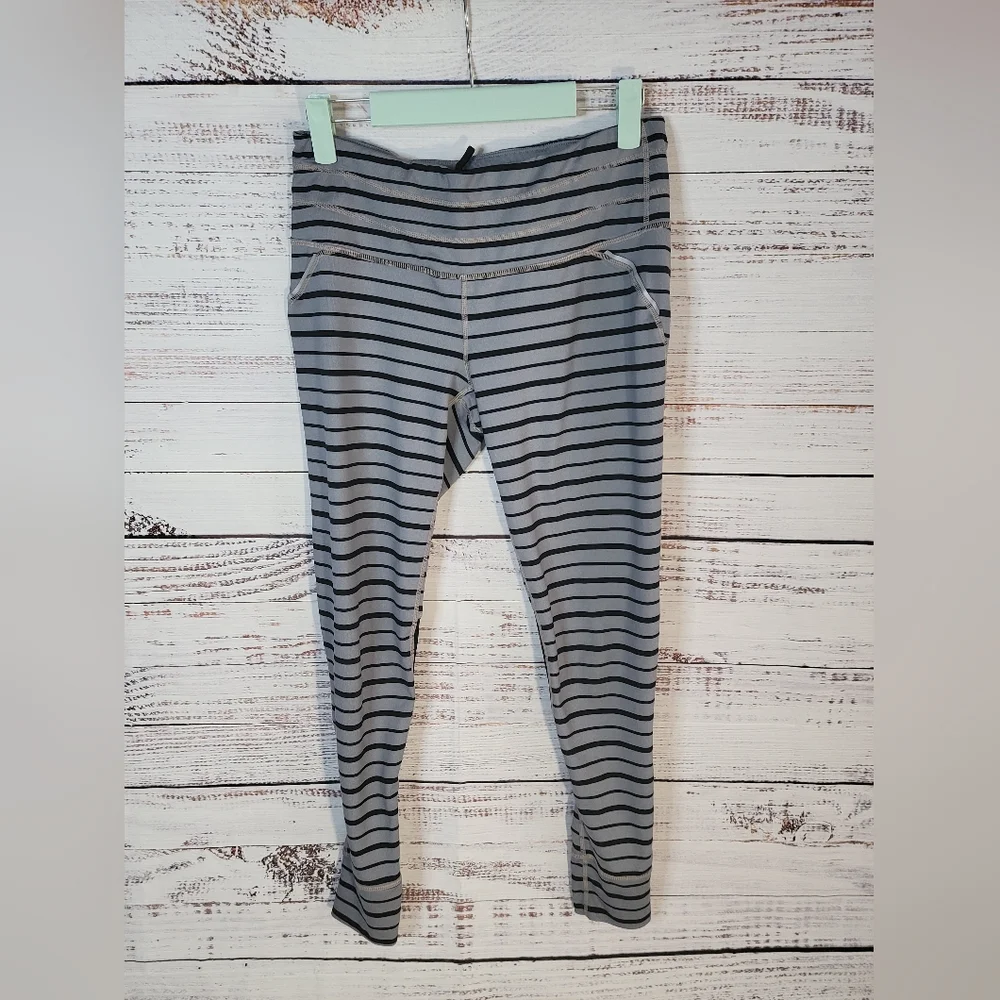 Athleta Relay M stripped skinny leggings - Picture 3 of 7